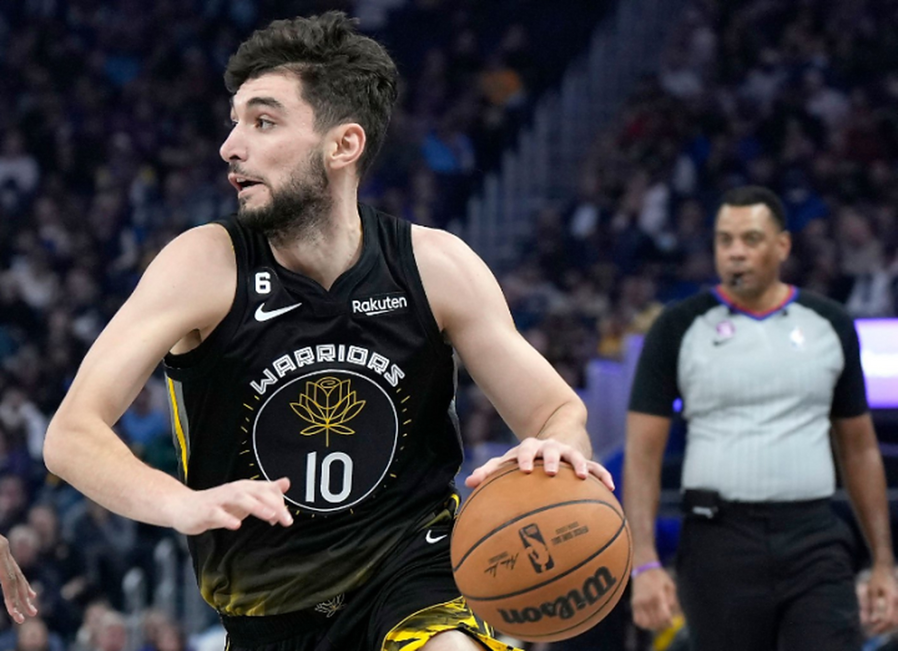 包含重磅！芝加哥公牛刷新队史纪录备战足总杯北京首钢迎NBA常规赛关键赛，芝加哥公牛豪取连胜备战德甲的词条